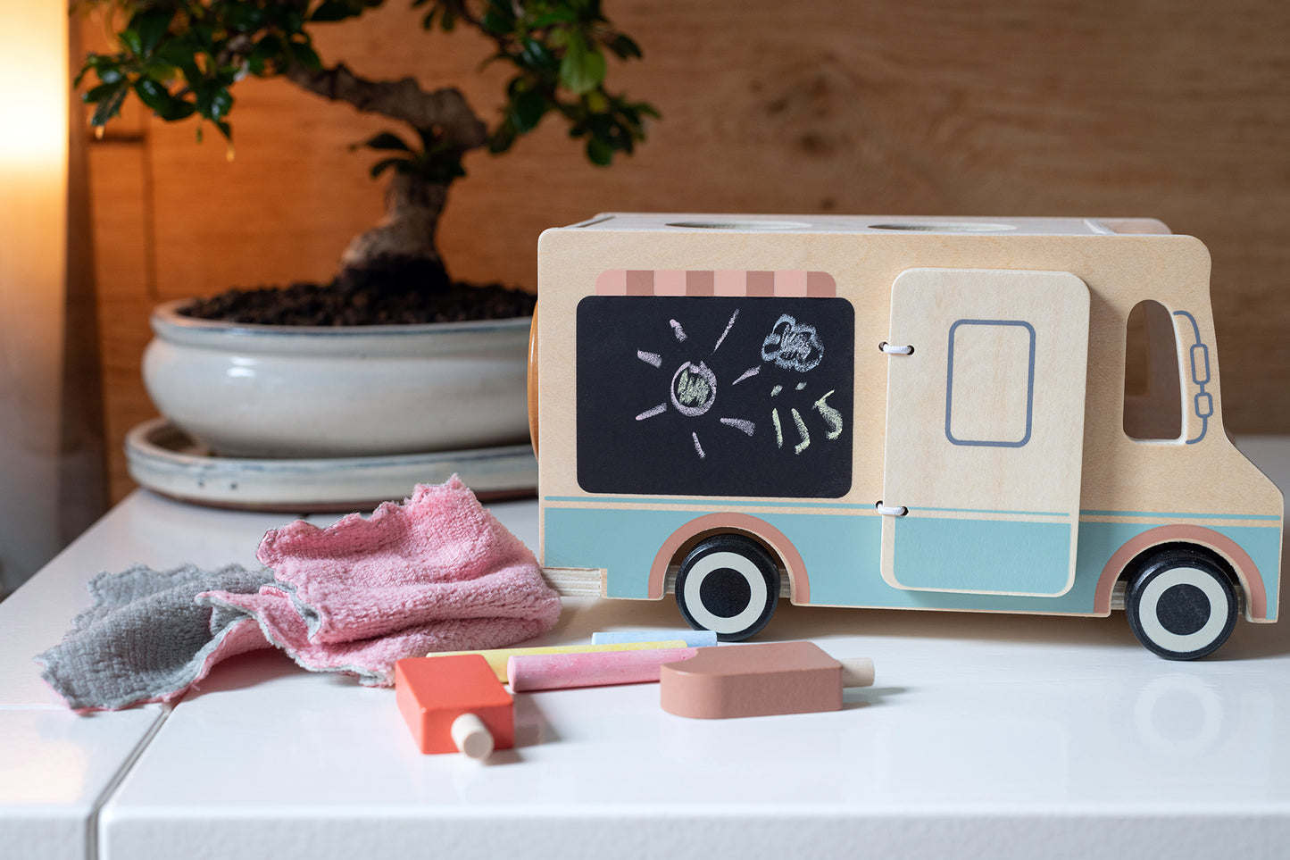 Montessori IJsco Speelbus - Houten Rollenspel voor Kinderen